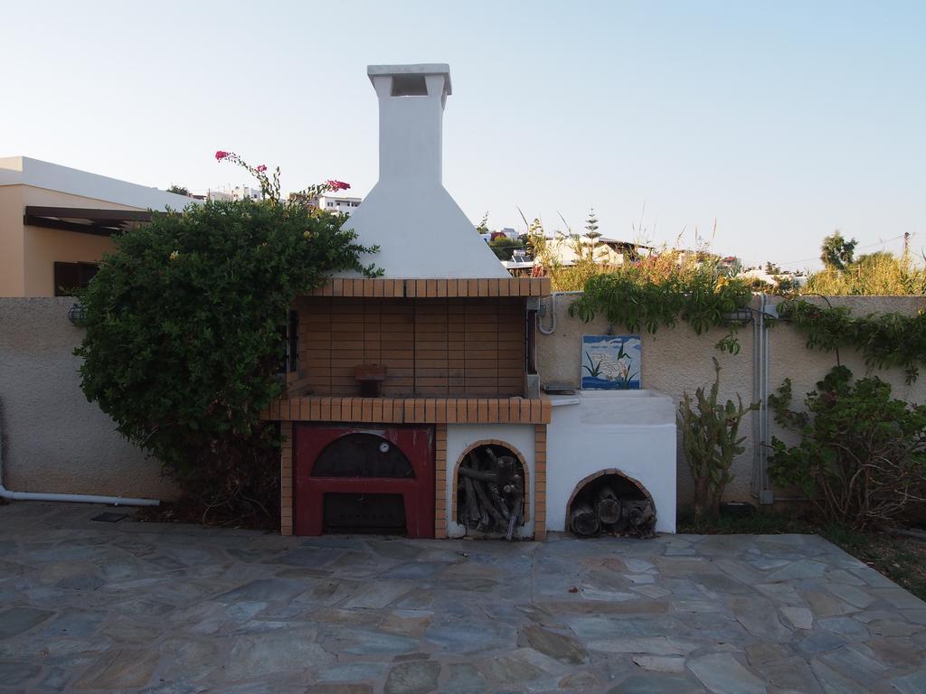 Villa Dolphin Azolimnos Exterior photo